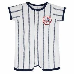 Outerstuff Newborn White/Navy New York Yankees Power Hitter Short Sleeve Jumper